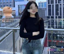  疯狂抽插堂姐的白虎骚逼把堂姐操得高潮不断